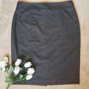 EUC Ann Taylor grey pencil skirt Sz 10